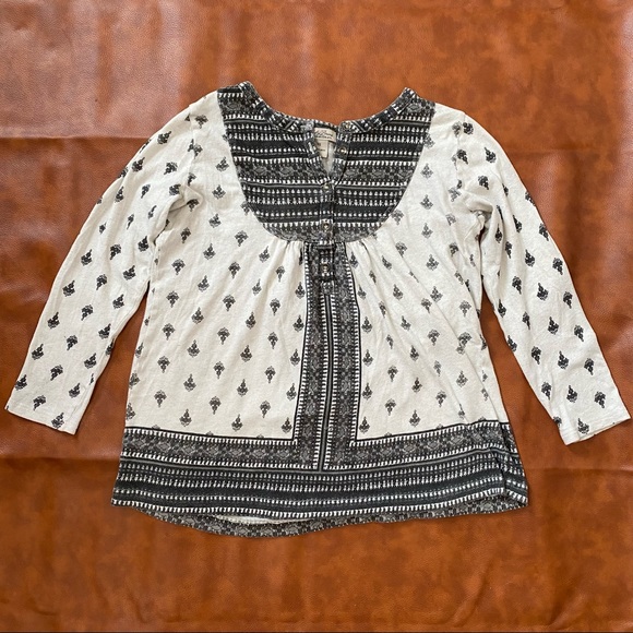 Lucky Brand | Patterned Blouse with Button Detail | 3/4 Sleeves | XS - Picture 2 of 7